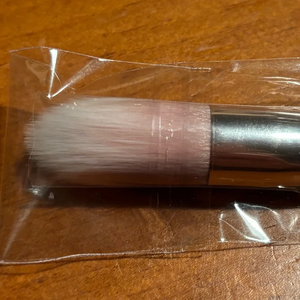 Fenty Beauty Highlighter Brush 135